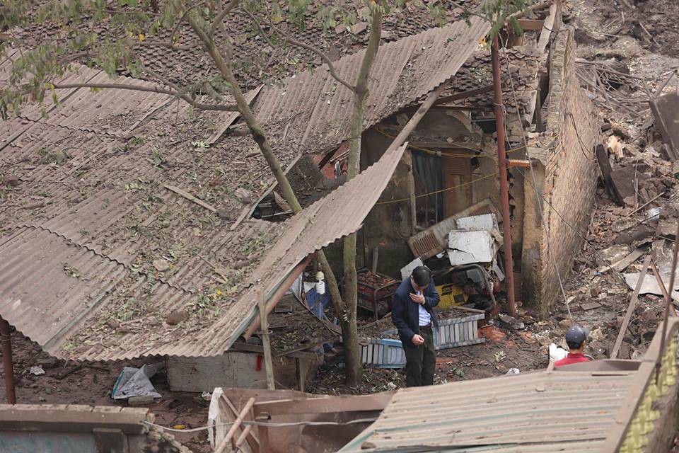 Hiện trường vụ nổ làm 2 người chết, 7 người bị thương, nhiều nhà dân bị tốc mái - Ảnh 19. Hiện trường vụ nổ làm 2 người chết, 7 người bị thương, nhiều nhà dân bị tốc mái - Ảnh 19.