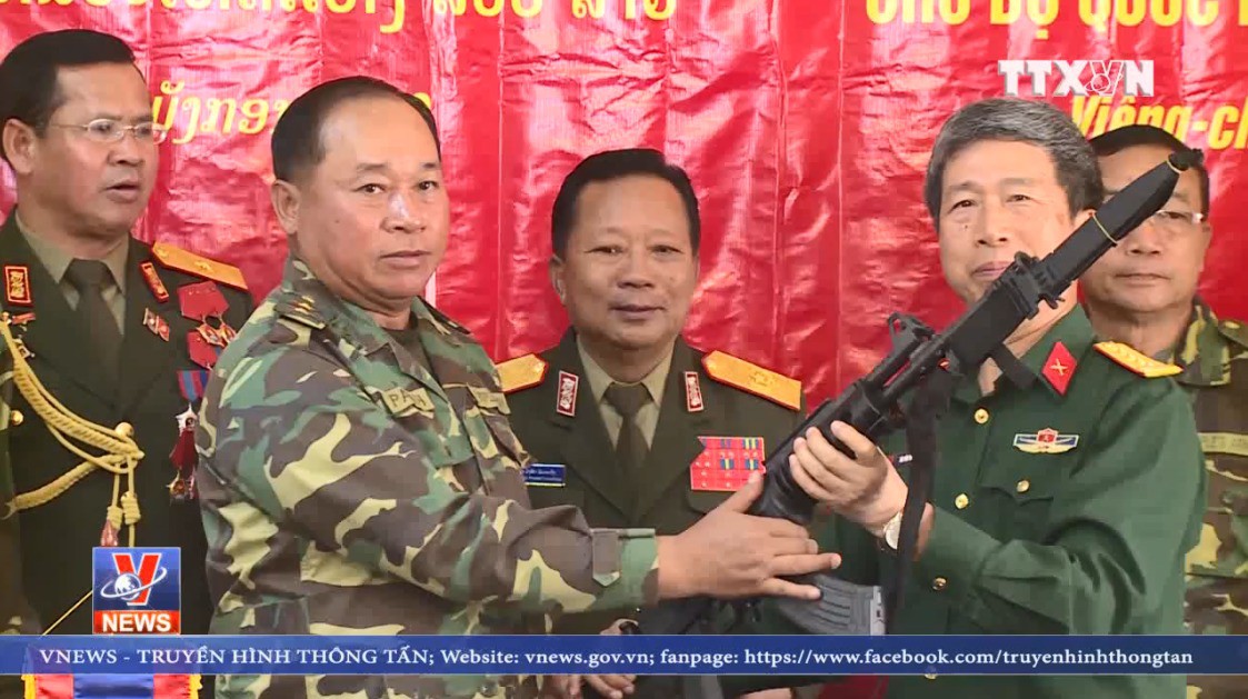 Bàn giao súng Galil ACE cho Lào: Vũ khí Việt Nam đã sẵn sàng xuất khẩu - Ảnh 1. Bàn giao súng Galil ACE cho Lào: Vũ khí Việt Nam đã sẵn sàng xuất khẩu - Ảnh 1.