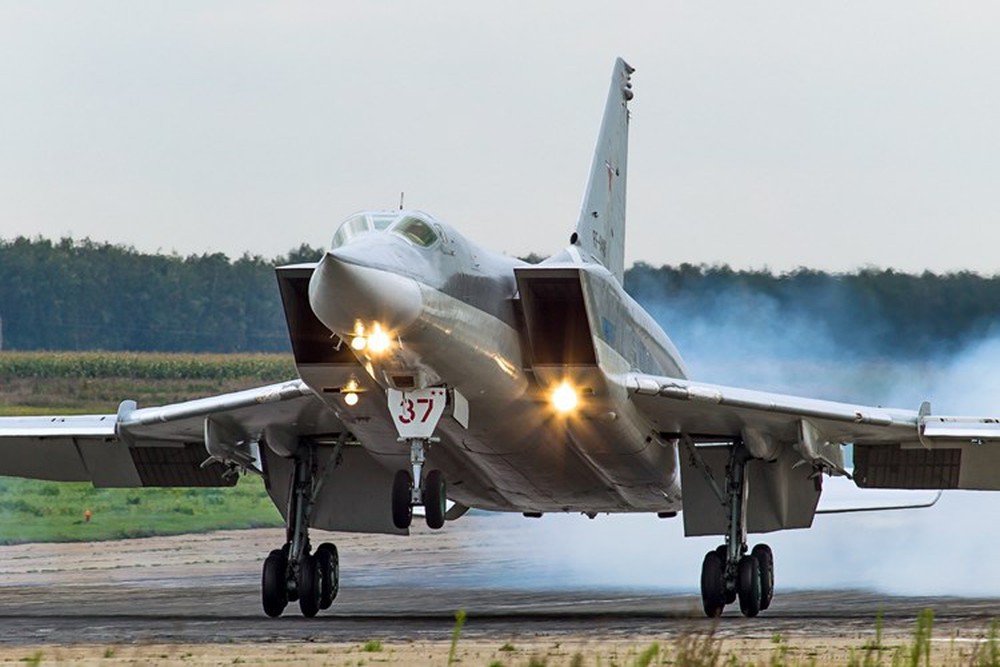 180 máy bay ném bom đắp chiếu sau 1 tuần, Nga lấy gì để chiến đấu? - Ảnh 3. 180 máy bay ném bom đắp chiếu sau 1 tuần, Nga lấy gì để chiến đấu? - Ảnh 3.