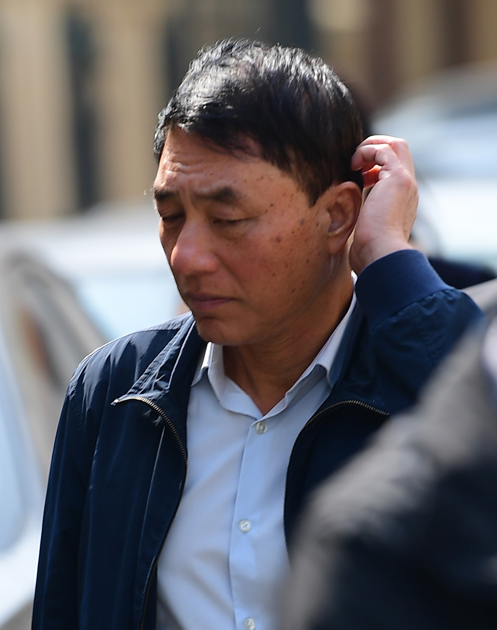 Sau khi bị tuyên hơn 30 tháng tù, 2 cựu Thứ trưởng Bộ Công an bình thản rời tòa - Ảnh 12. Sau khi bị tuyên hơn 30 tháng tù, 2 cựu Thứ trưởng Bộ Công an bình thản rời tòa - Ảnh 12.