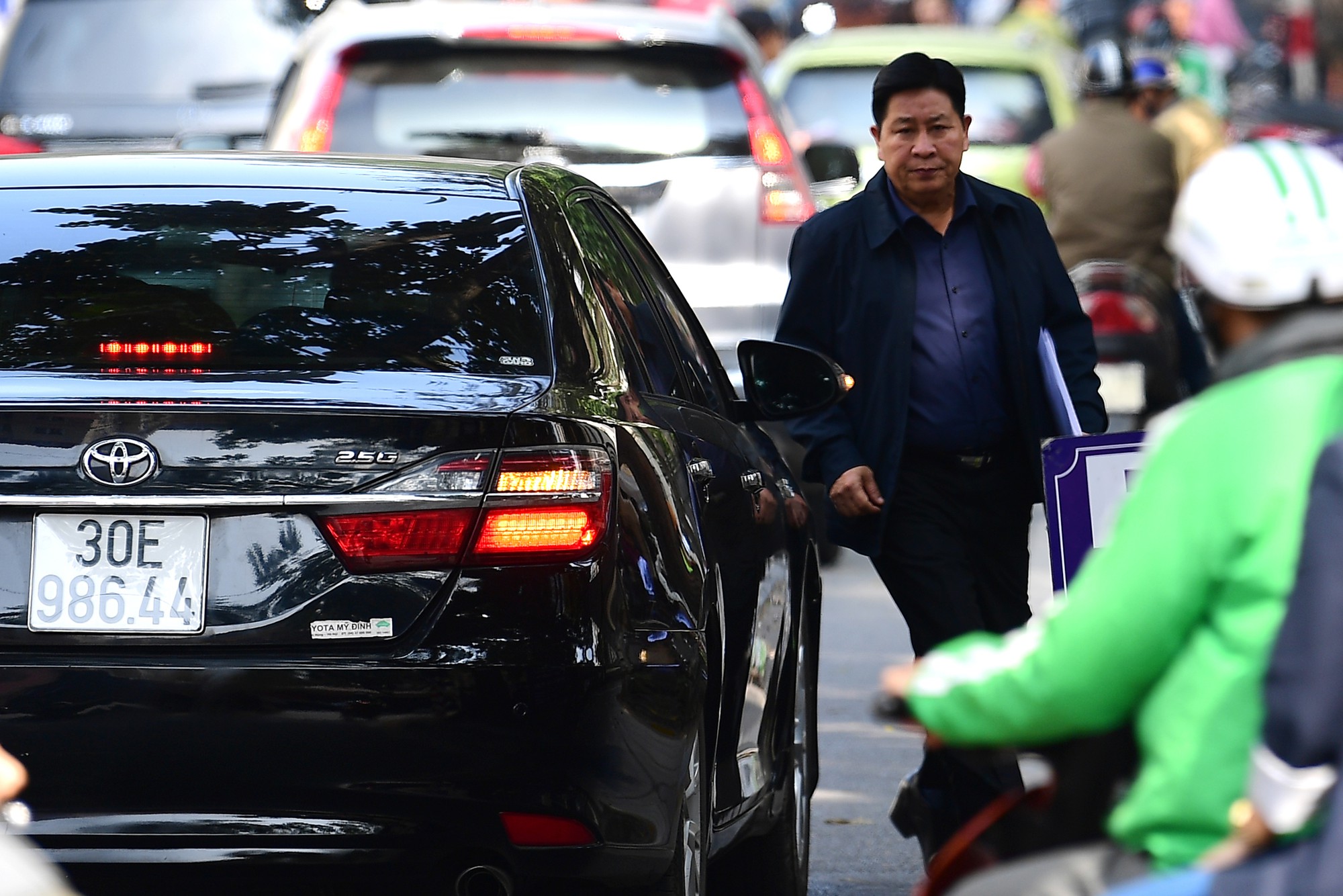 Sau khi bị tuyên hơn 30 tháng tù, 2 cựu Thứ trưởng Bộ Công an bình thản rời tòa - Ảnh 17. Sau khi bị tuyên hơn 30 tháng tù, 2 cựu Thứ trưởng Bộ Công an bình thản rời tòa - Ảnh 17.