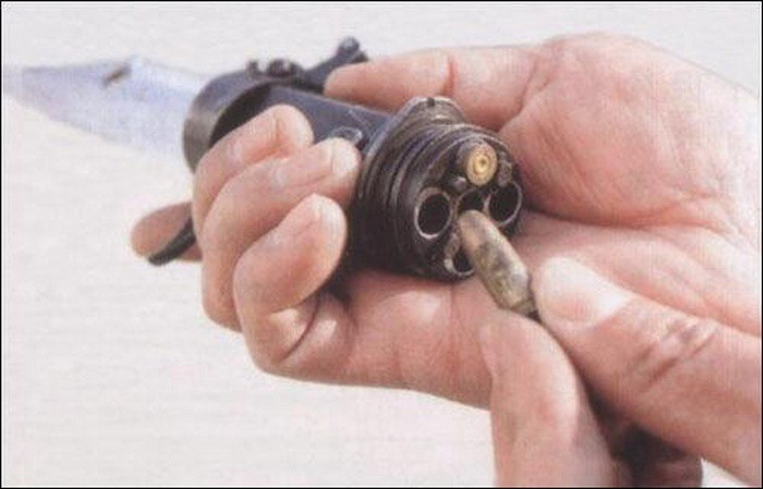 Tìm hiểu về dao găm kiêm súng QSB-91 của đặc nhiệm Trung Quốc - Ảnh 4. Tìm hiểu về dao găm kiêm súng QSB-91 của đặc nhiệm Trung Quốc - Ảnh 4.