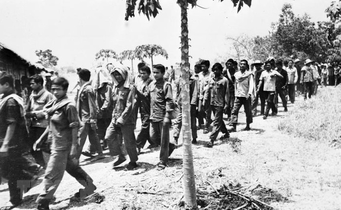 Tội ác man rợ của lính Pol Pot với quân tình nguyện Việt Nam: Trả thù cả người đã chết - Ảnh 5. Tội ác man rợ của lính Pol Pot với quân tình nguyện Việt Nam: Trả thù cả người đã chết - Ảnh 5.