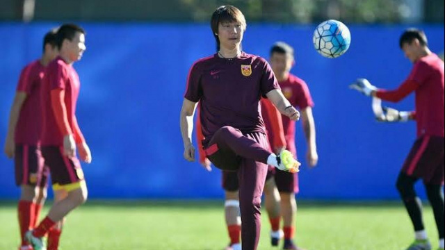 Lippi vừa từ chức, bóng đá Trung Quốc lại được phen dở khóc dở cười vì tình huống khó đỡ - Ảnh 1. Lippi vừa từ chức, bóng đá Trung Quốc lại được phen dở khóc dở cười vì tình huống khó đỡ - Ảnh 1.