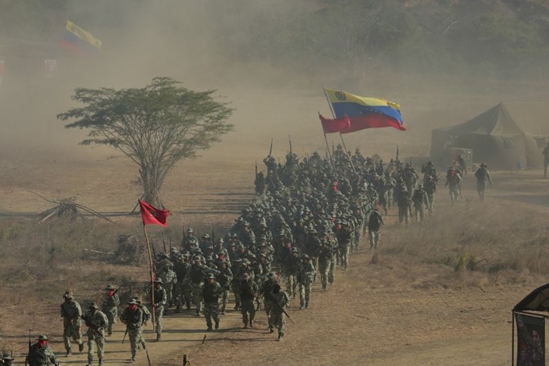 Bị Mỹ đe dọa tấn công, Venezuela tổ chức tập trận khủng nhất trong 200 năm - Ảnh 4. Bị Mỹ đe dọa tấn công, Venezuela tổ chức tập trận khủng nhất trong 200 năm - Ảnh 4.