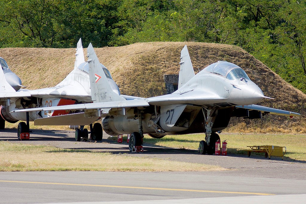 Khẩn cấp mua MiG-29: Ấn Độ sẽ tiếp nhận đống sắt tuổi đời 25 năm - Vì sao phải khổ thế? - Ảnh 1. Khẩn cấp mua MiG-29: Ấn Độ sẽ tiếp nhận đống sắt tuổi đời 25 năm - Vì sao phải khổ thế? - Ảnh 1.