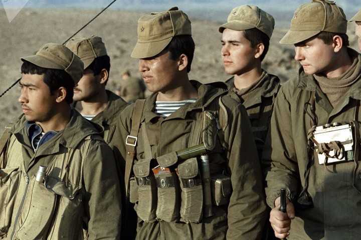 Ảnh tư liệu về cuộc rút lui của quân đội Liên Xô khỏi Afghanistan - Ảnh 13. Ảnh tư liệu về cuộc rút lui của quân đội Liên Xô khỏi Afghanistan - Ảnh 13.