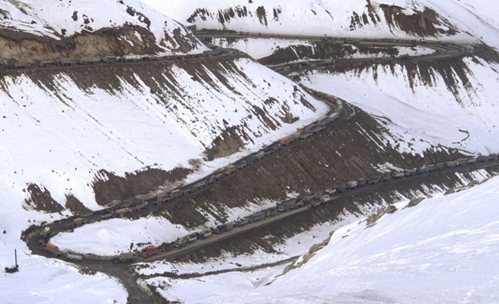 Ảnh tư liệu về cuộc rút lui của quân đội Liên Xô khỏi Afghanistan - Ảnh 3. Ảnh tư liệu về cuộc rút lui của quân đội Liên Xô khỏi Afghanistan - Ảnh 3.