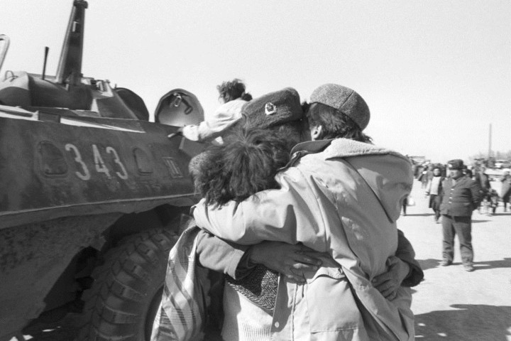 Ảnh tư liệu về cuộc rút lui của quân đội Liên Xô khỏi Afghanistan - Ảnh 7. Ảnh tư liệu về cuộc rút lui của quân đội Liên Xô khỏi Afghanistan - Ảnh 7.