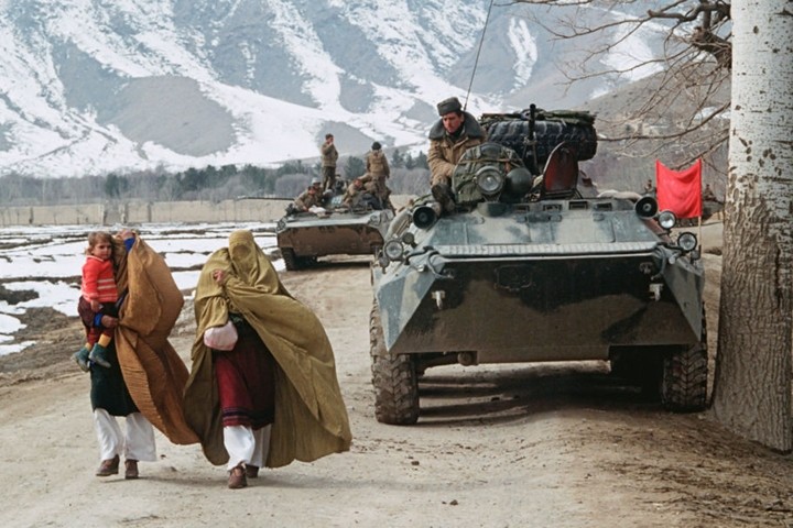 Ảnh tư liệu về cuộc rút lui của quân đội Liên Xô khỏi Afghanistan - Ảnh 10. Ảnh tư liệu về cuộc rút lui của quân đội Liên Xô khỏi Afghanistan - Ảnh 10.
