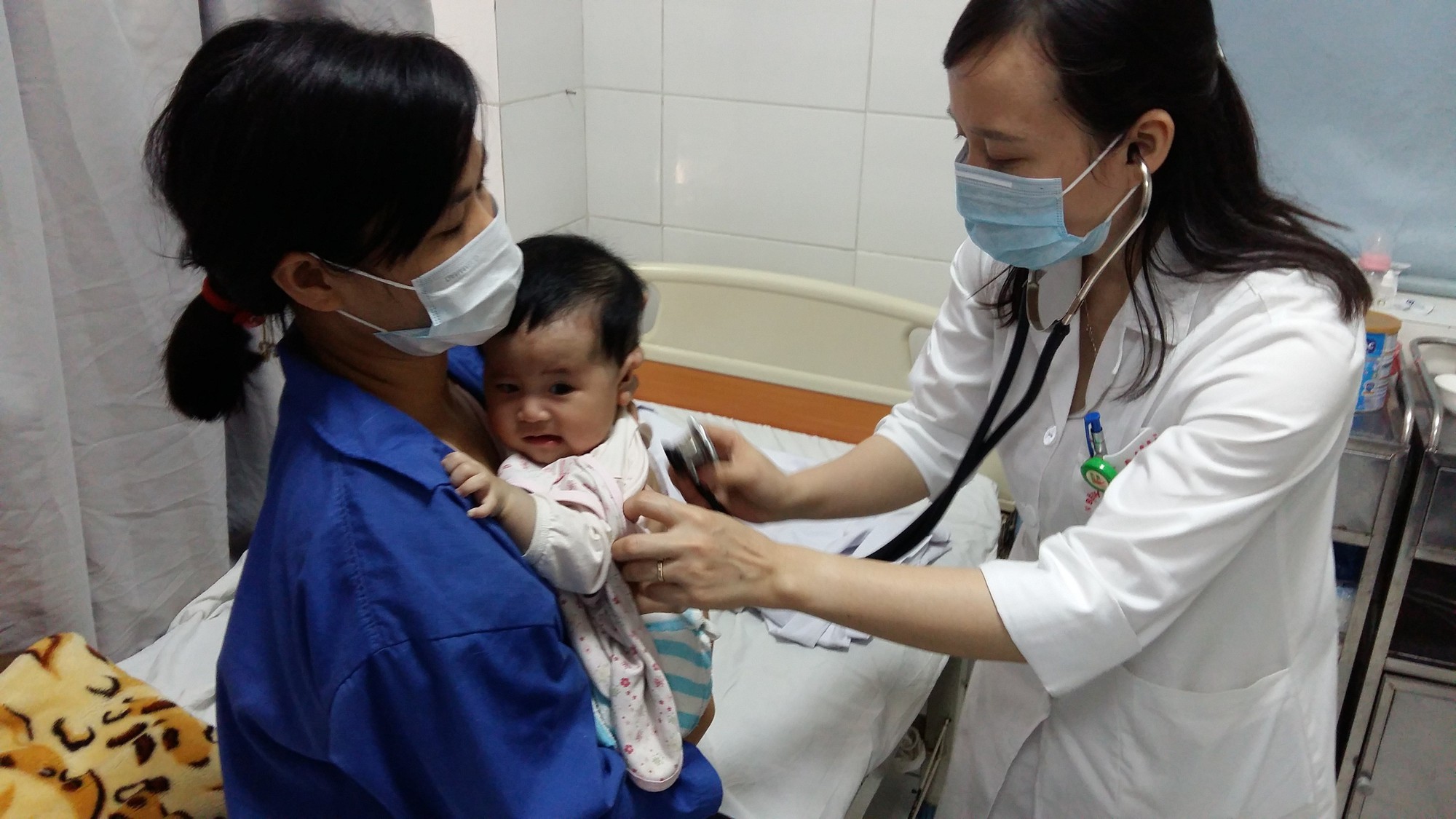 Dịch sởi lan nhanh, cảnh giác với biến chứng viêm phổi, viêm não, bội nhiễm - Ảnh 2. Dịch sởi lan nhanh, cảnh giác với biến chứng viêm phổi, viêm não, bội nhiễm - Ảnh 2.