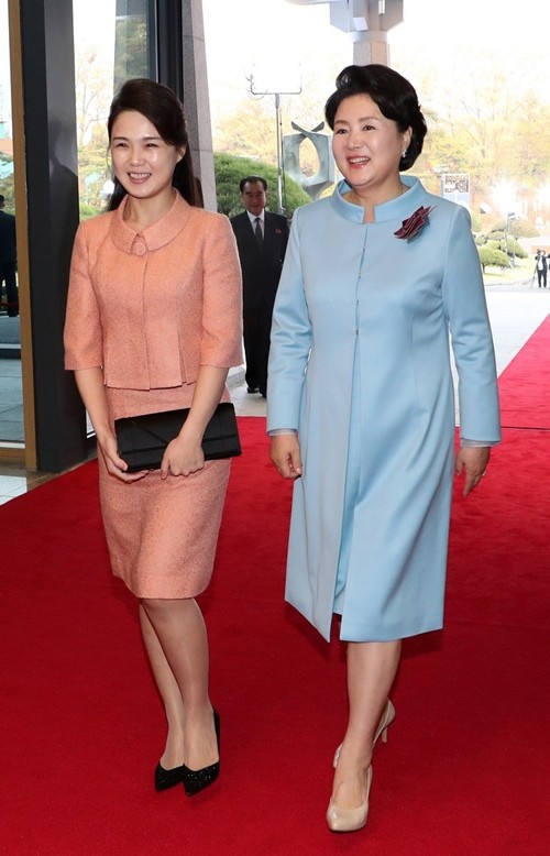 Vợ Chủ tịch Kim Jong Un - đệ nhất phu nhân của Triều Tiên xinh đẹp và bí ẩn thế nào? - Ảnh 6.