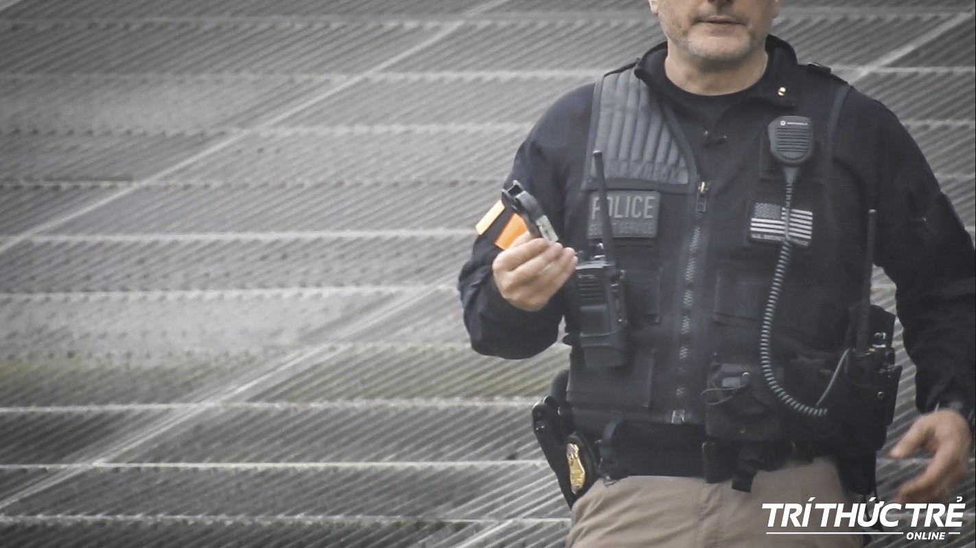 Mật vụ Mỹ bảo vệ TT Trump show súng mới và đỉnh nhất tại Hà Nội: Hàng vừa ra lò và khá bí mật! - Ảnh 2. Mật vụ Mỹ bảo vệ TT Trump show súng mới và đỉnh nhất tại Hà Nội: Hàng vừa ra lò và khá bí mật! - Ảnh 2.