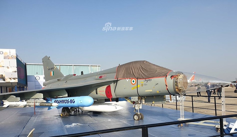 Ấn Độ gây choáng cho Trung Quốc khi tích hợp tên lửa BrahMos-NG lên tiêm kích LCA - Ảnh 1. Ấn Độ gây choáng cho Trung Quốc khi tích hợp tên lửa BrahMos-NG lên tiêm kích LCA - Ảnh 1.