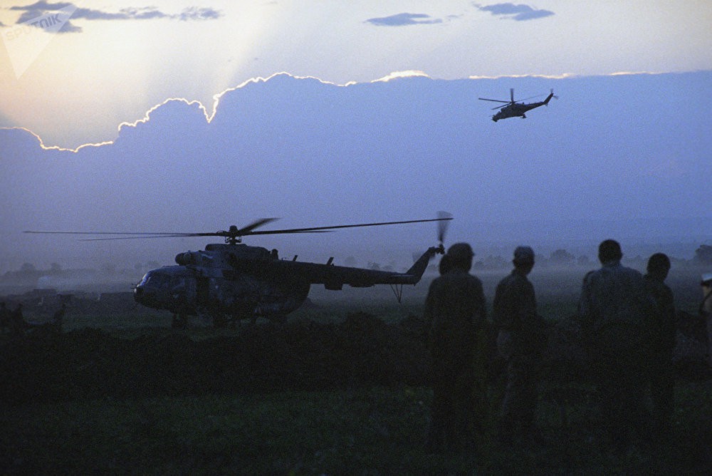 Làm thế nào để cứu các phi công bị bắn hạ trên lãnh thổ đối phương? - Ảnh 1. Làm thế nào để cứu các phi công bị bắn hạ trên lãnh thổ đối phương? - Ảnh 1.