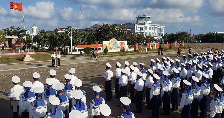 Linh thiêng lễ Chào cờ của quân dân trên đảo Trường Sa - Ảnh 6. Linh thiêng lễ Chào cờ của quân dân trên đảo Trường Sa - Ảnh 6.