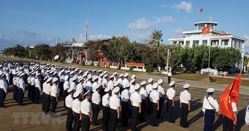 Linh thiêng lễ Chào cờ của quân dân trên đảo Trường Sa - Ảnh 8. Linh thiêng lễ Chào cờ của quân dân trên đảo Trường Sa - Ảnh 8.