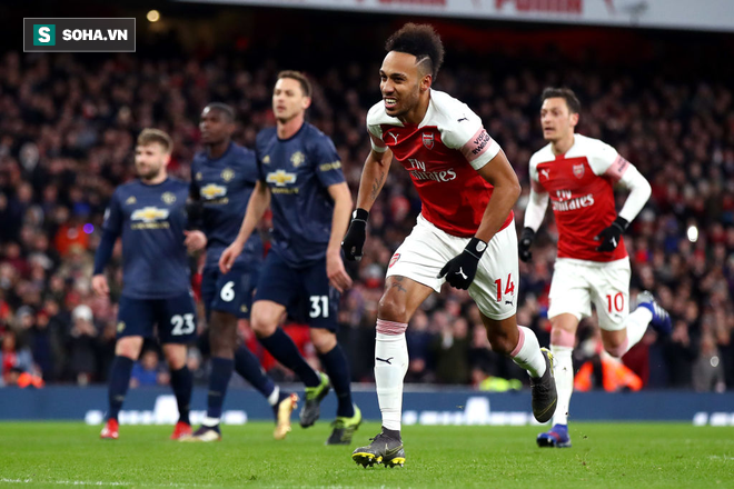 Sập bẫy trước Arsenal, thầy trò Solskjaer tê buốt rời Emirates trong mưa lạnh - Ảnh 3. Sập bẫy trước Arsenal, thầy trò Solskjaer tê buốt rời Emirates trong mưa lạnh - Ảnh 3.