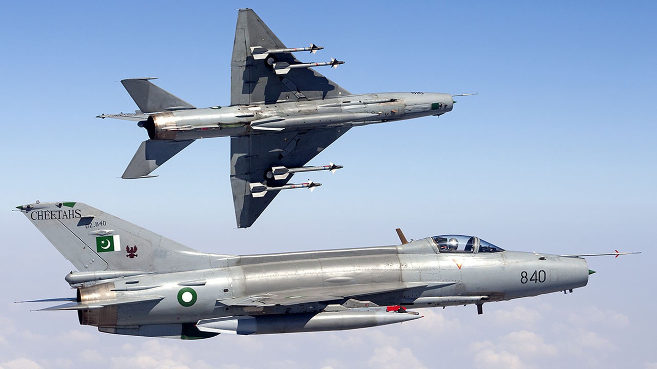 Bị Mỹ khóa tay chân F-16, Pakistan còn lại gì để quyết đấu với Ấn Độ trên trời? - Ảnh 3. Bị Mỹ khóa tay chân F-16, Pakistan còn lại gì để quyết đấu với Ấn Độ trên trời? - Ảnh 3.