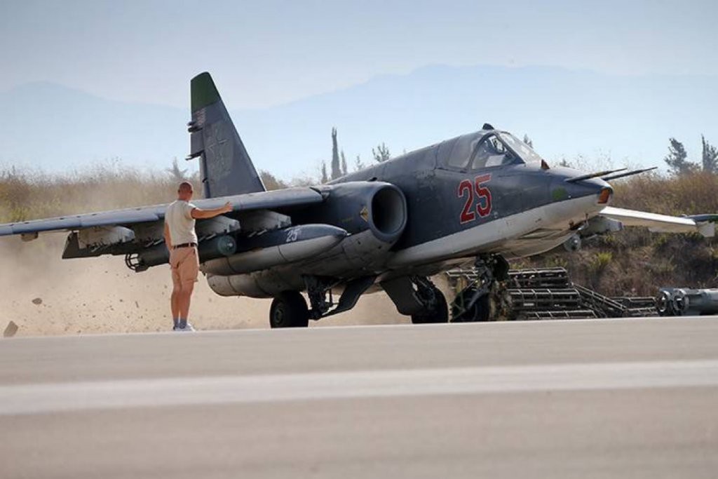Hàng loạt Su-25 Nga đột ngột tới Syria sau 1 năm vắng bóng: Sắp đánh lớn, lợi hại hơn xưa - Ảnh 2. Hàng loạt Su-25 Nga đột ngột tới Syria sau 1 năm vắng bóng: Sắp đánh lớn, lợi hại hơn xưa - Ảnh 2.