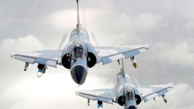 MiG-21, Su-30 MKI, Mirage 2000 Ấn Độ truy đuổi F-16 Pakistan: Trận không chiến kinh điển! - Ảnh 3. MiG-21, Su-30 MKI, Mirage 2000 Ấn Độ truy đuổi F-16 Pakistan: Trận không chiến kinh điển! - Ảnh 3.