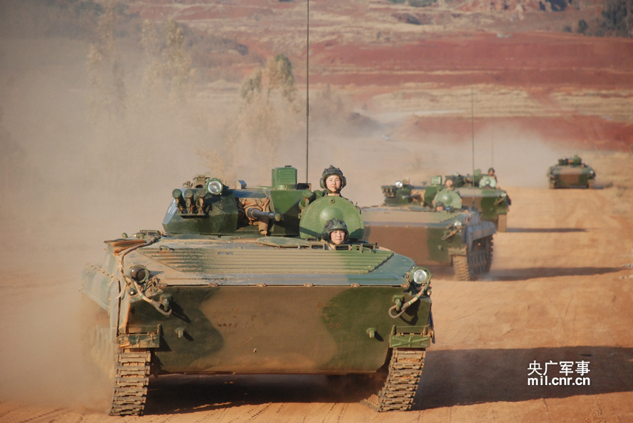 Kinh ngạc dàn vũ khí hạng nặng trong tay... nữ binh Trung quốc - Ảnh 9. Kinh ngạc dàn vũ khí hạng nặng trong tay... nữ binh Trung quốc - Ảnh 9.