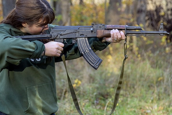 Ảnh: Súng AK uy lực bên các phụ nữ đẹp gợi cảm - Ảnh 3. Ảnh: Súng AK uy lực bên các phụ nữ đẹp gợi cảm - Ảnh 3.