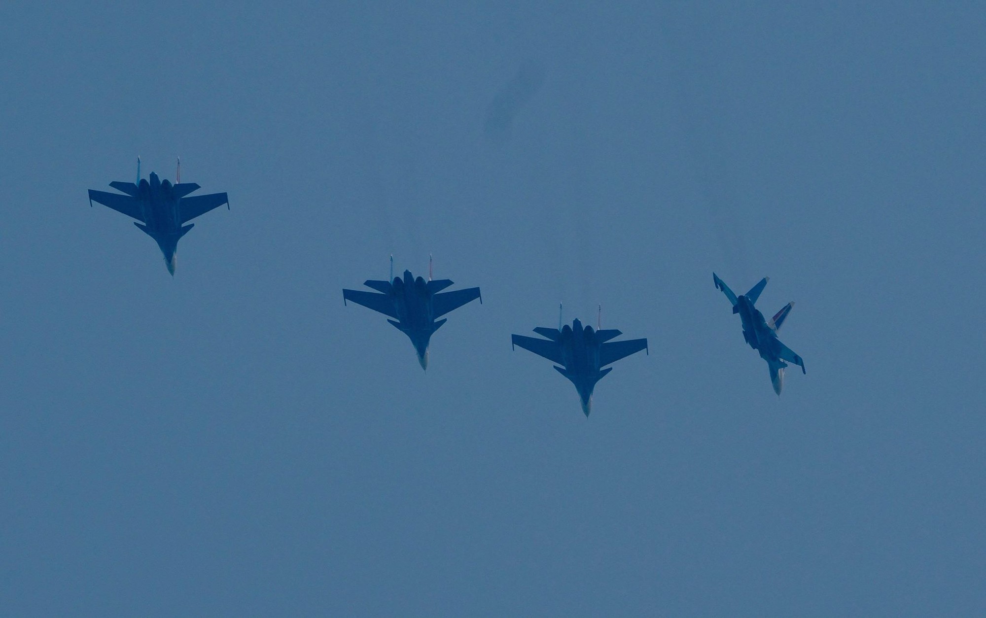 Cận cảnh chiến đấu cơ quái thú Su-30SM Hiệp sĩ Nga ở Việt Nam: Chỉ hai từ cực đẹp! - Ảnh 4. Cận cảnh chiến đấu cơ quái thú Su-30SM Hiệp sĩ Nga ở Việt Nam: Chỉ hai từ cực đẹp! - Ảnh 4.