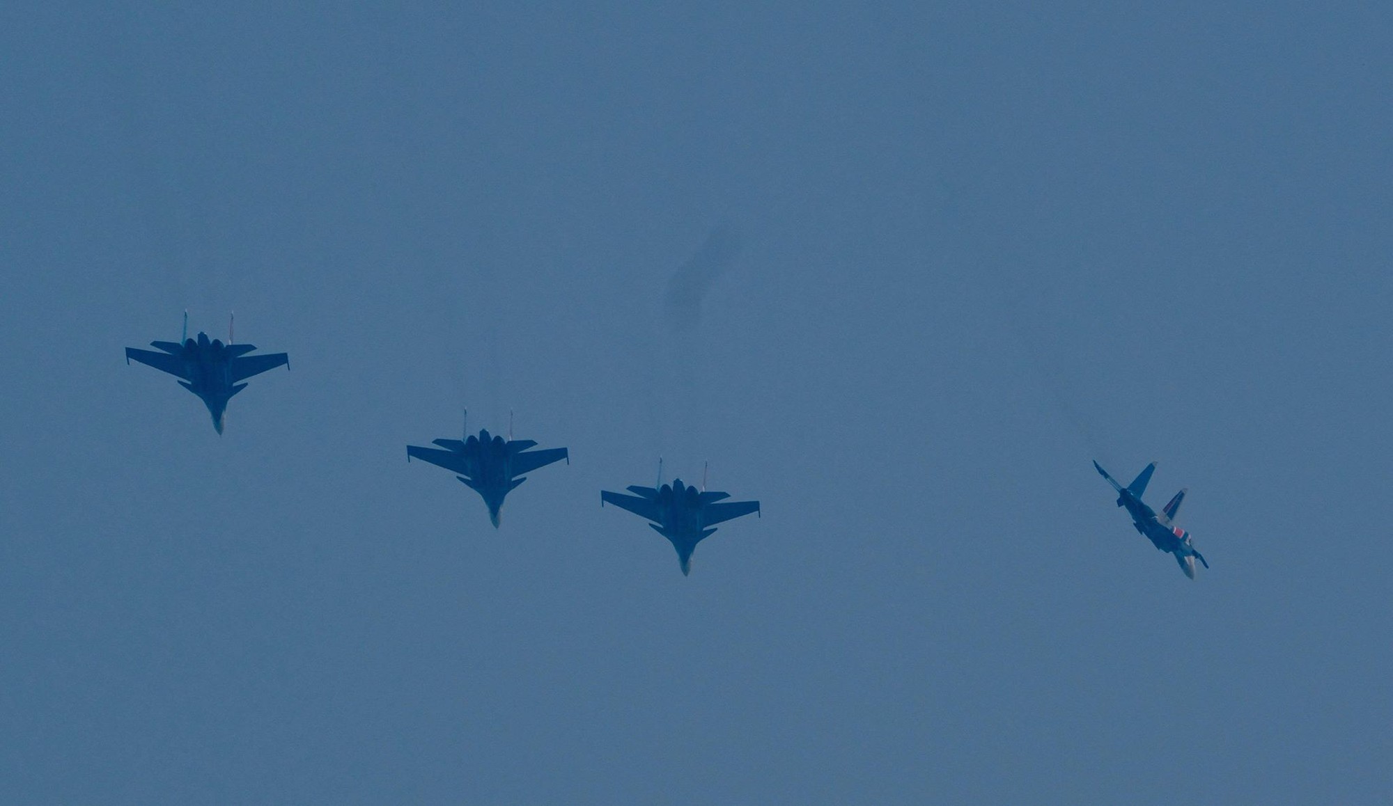 Cận cảnh chiến đấu cơ quái thú Su-30SM Hiệp sĩ Nga ở Việt Nam: Chỉ hai từ cực đẹp! - Ảnh 3. Cận cảnh chiến đấu cơ quái thú Su-30SM Hiệp sĩ Nga ở Việt Nam: Chỉ hai từ cực đẹp! - Ảnh 3.