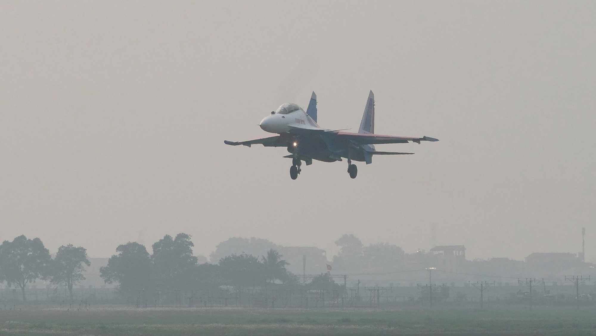 Cận cảnh chiến đấu cơ quái thú Su-30SM Hiệp sĩ Nga ở Việt Nam: Chỉ hai từ cực đẹp! - Ảnh 14. Cận cảnh chiến đấu cơ quái thú Su-30SM Hiệp sĩ Nga ở Việt Nam: Chỉ hai từ cực đẹp! - Ảnh 14.