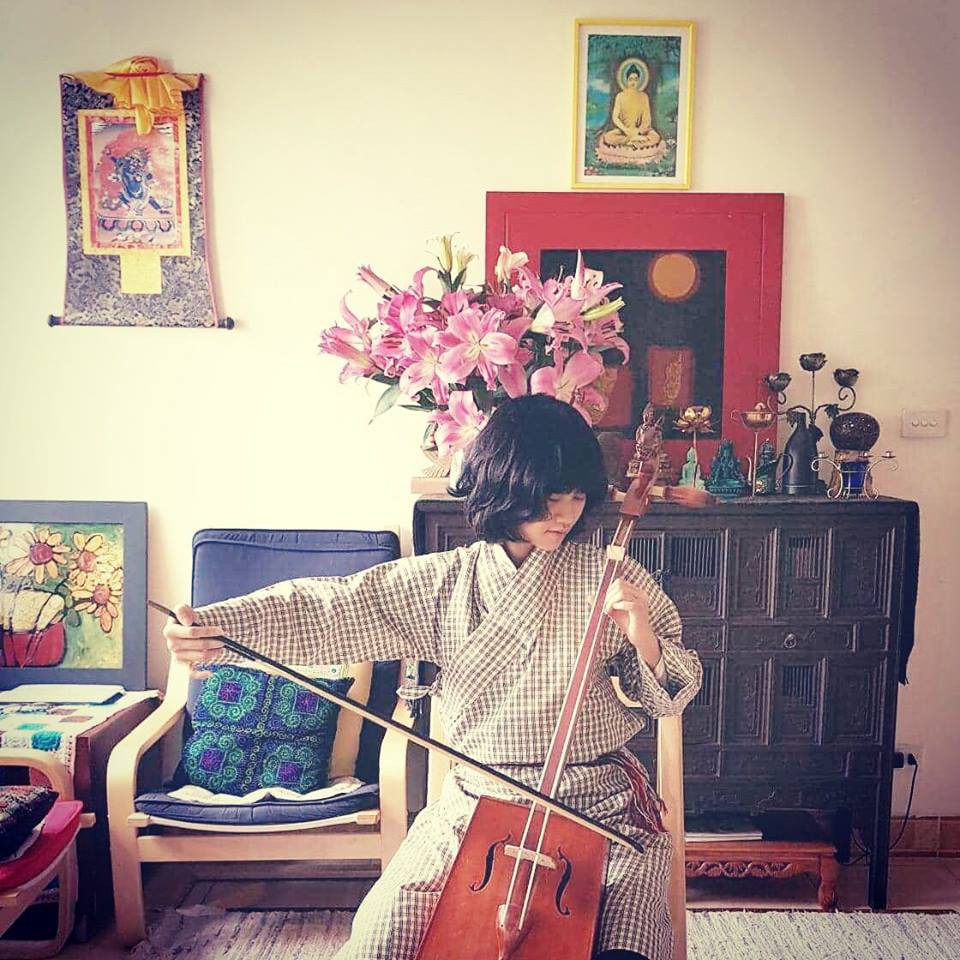 Lê Cát Trọng Lý: Ca sĩ kỳ lạ suốt 10 năm từ chối cầm tiền và sống hạnh phúc nhất showbiz Việt - Ảnh 4. Lê Cát Trọng Lý: Ca sĩ kỳ lạ suốt 10 năm từ chối cầm tiền và sống hạnh phúc nhất showbiz Việt - Ảnh 4.