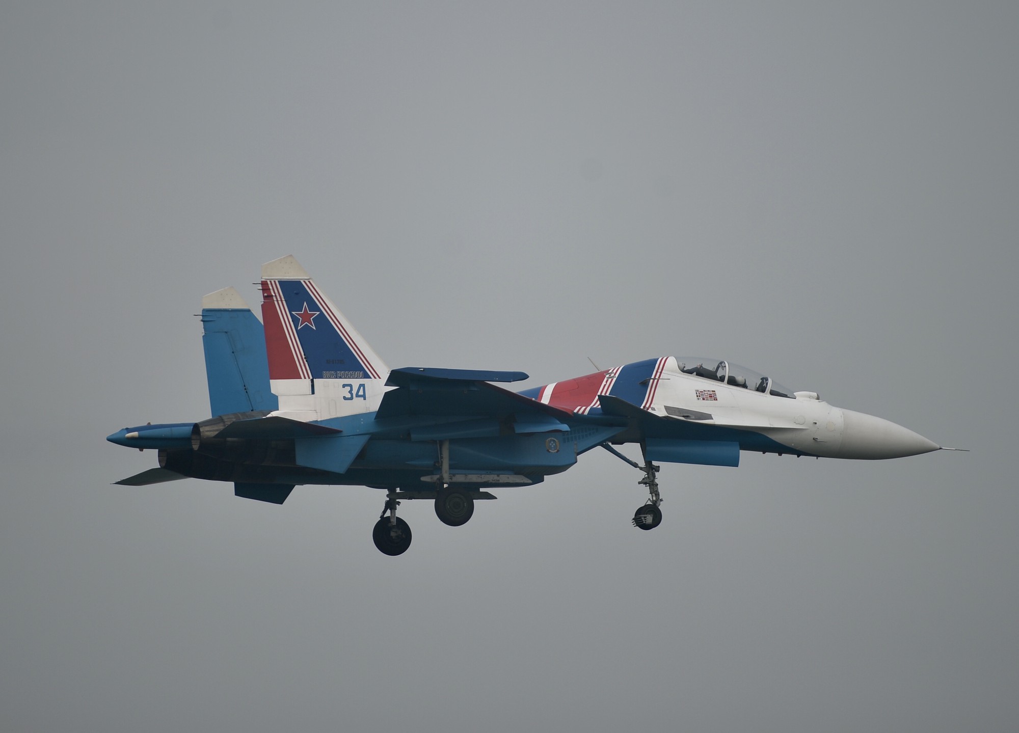 Cận cảnh chiến đấu cơ quái thú Su-30SM Hiệp sĩ Nga ở Việt Nam: Chỉ hai từ cực đẹp! - Ảnh 6. Cận cảnh chiến đấu cơ quái thú Su-30SM Hiệp sĩ Nga ở Việt Nam: Chỉ hai từ cực đẹp! - Ảnh 6.