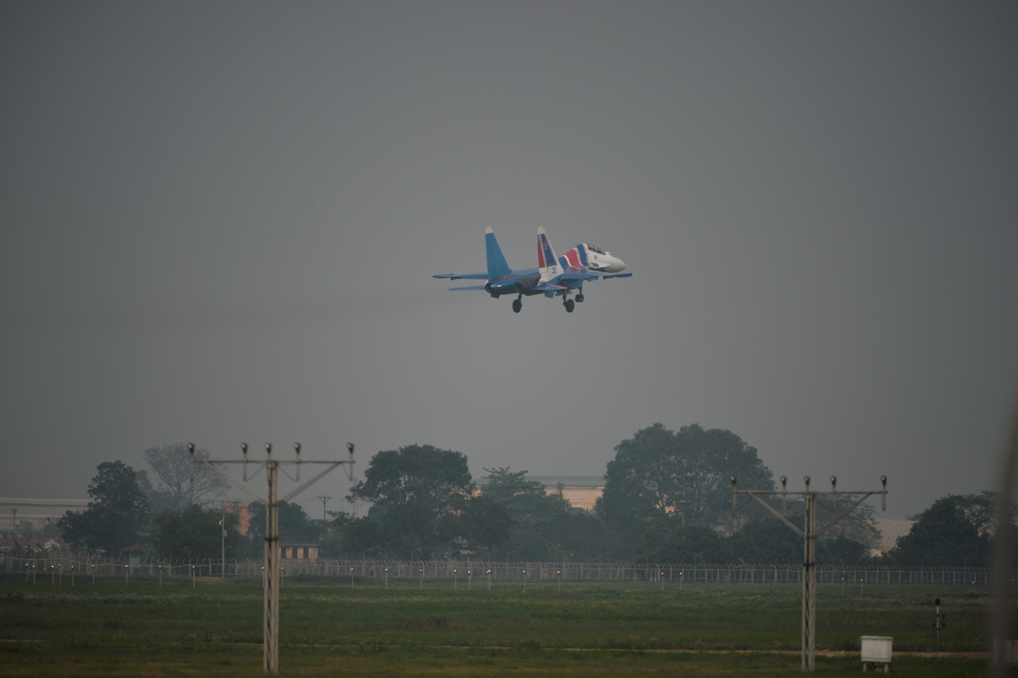 Cận cảnh chiến đấu cơ quái thú Su-30SM Hiệp sĩ Nga ở Việt Nam: Chỉ hai từ cực đẹp! - Ảnh 8. Cận cảnh chiến đấu cơ quái thú Su-30SM Hiệp sĩ Nga ở Việt Nam: Chỉ hai từ cực đẹp! - Ảnh 8.