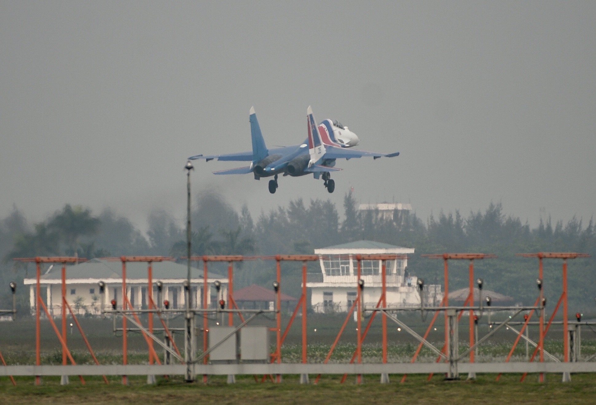 Cận cảnh chiến đấu cơ quái thú Su-30SM Hiệp sĩ Nga ở Việt Nam: Chỉ hai từ cực đẹp! - Ảnh 9. Cận cảnh chiến đấu cơ quái thú Su-30SM Hiệp sĩ Nga ở Việt Nam: Chỉ hai từ cực đẹp! - Ảnh 9.