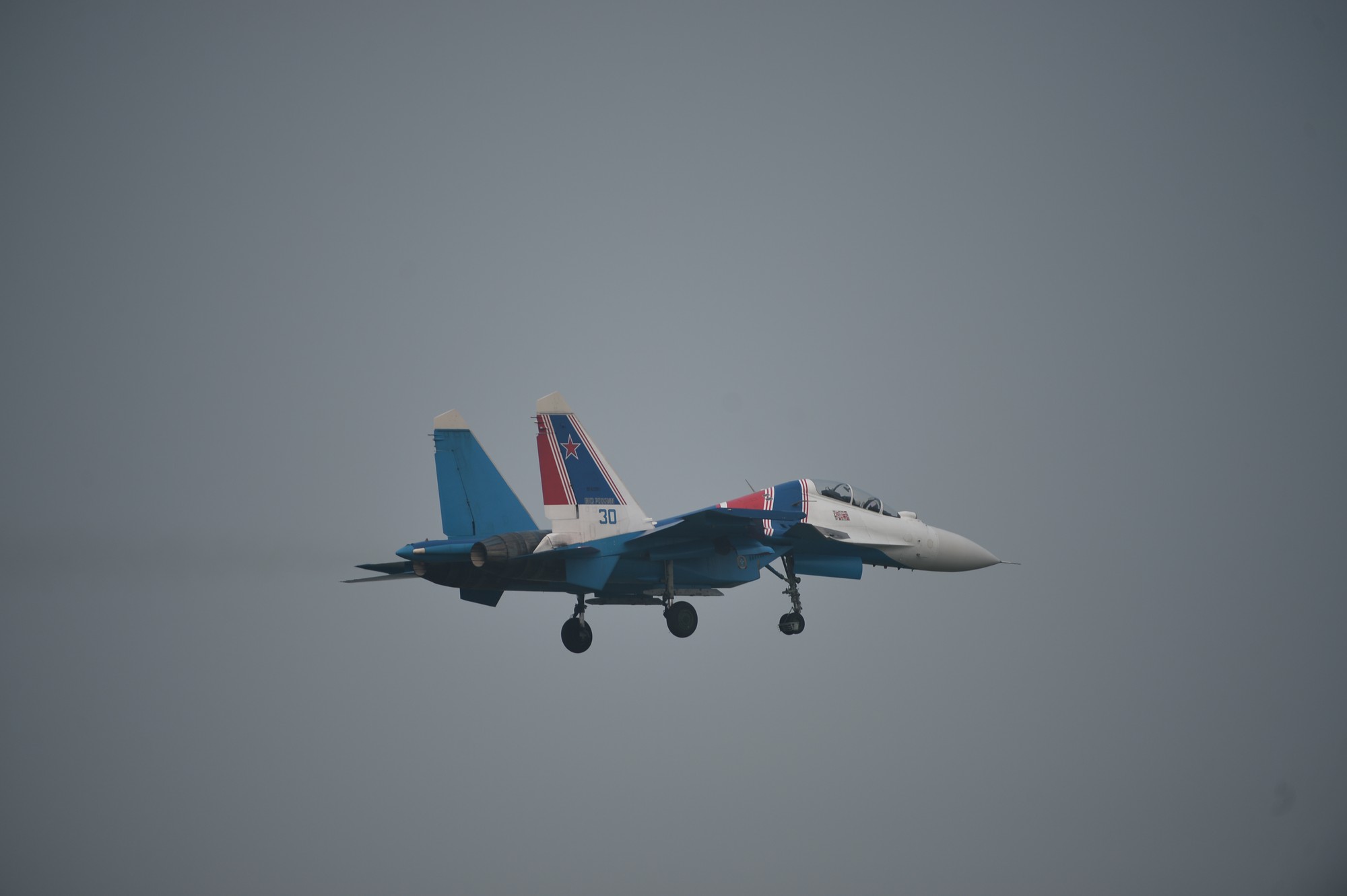 Cận cảnh chiến đấu cơ quái thú Su-30SM Hiệp sĩ Nga ở Việt Nam: Chỉ hai từ cực đẹp! - Ảnh 10. Cận cảnh chiến đấu cơ quái thú Su-30SM Hiệp sĩ Nga ở Việt Nam: Chỉ hai từ cực đẹp! - Ảnh 10.