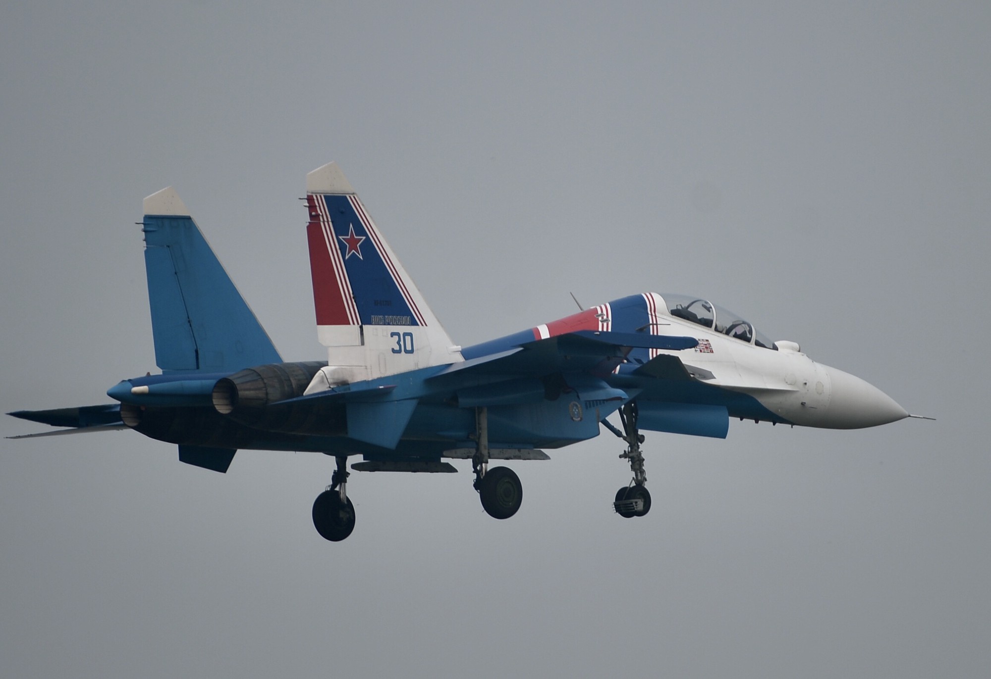 Cận cảnh chiến đấu cơ quái thú Su-30SM Hiệp sĩ Nga ở Việt Nam: Chỉ hai từ cực đẹp! - Ảnh 11. Cận cảnh chiến đấu cơ quái thú Su-30SM Hiệp sĩ Nga ở Việt Nam: Chỉ hai từ cực đẹp! - Ảnh 11.