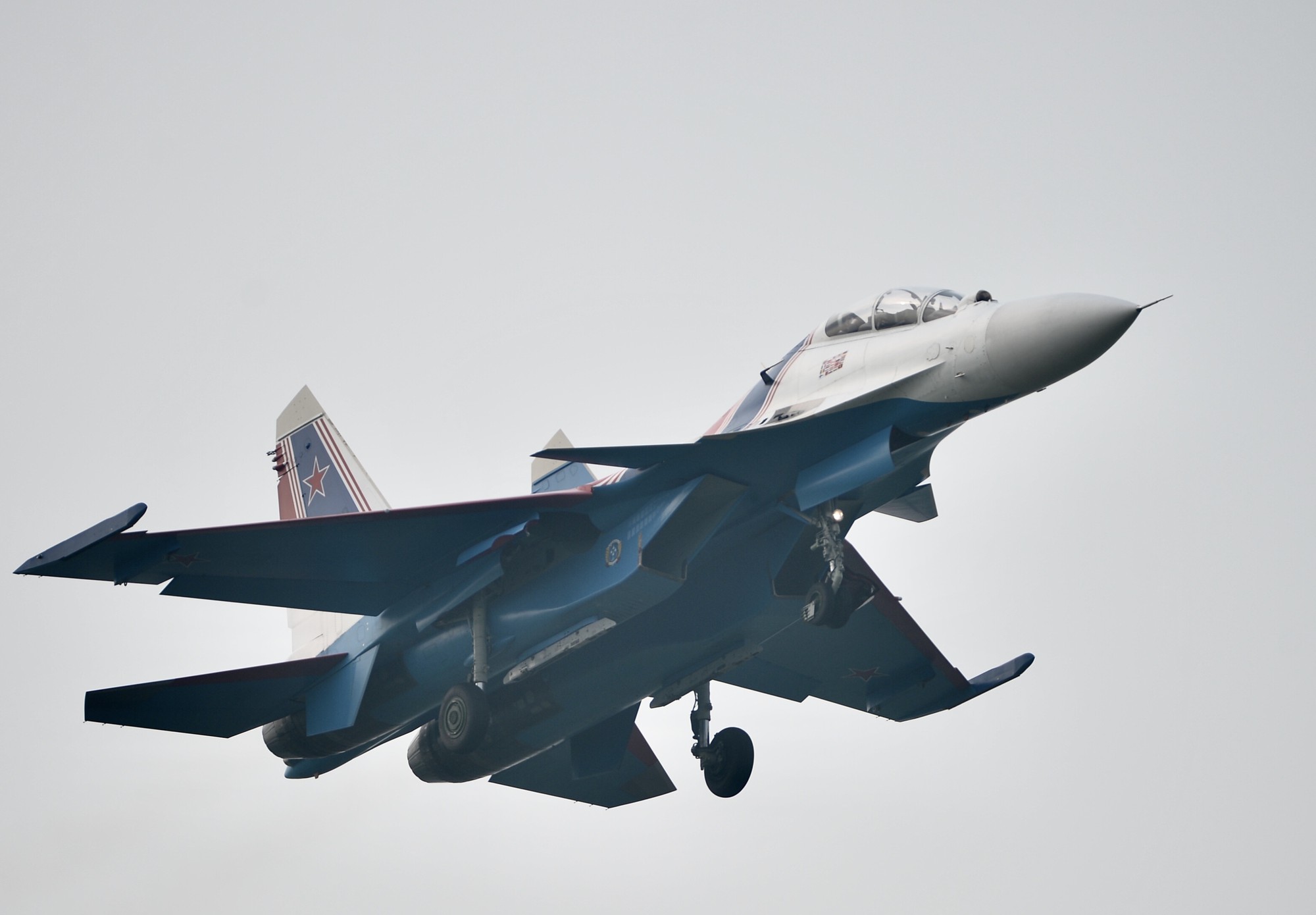 Cận cảnh chiến đấu cơ quái thú Su-30SM Hiệp sĩ Nga ở Việt Nam: Chỉ hai từ cực đẹp! - Ảnh 12. Cận cảnh chiến đấu cơ quái thú Su-30SM Hiệp sĩ Nga ở Việt Nam: Chỉ hai từ cực đẹp! - Ảnh 12.