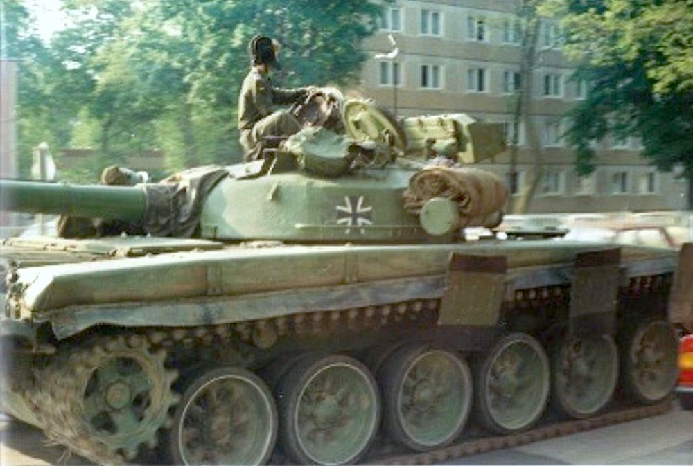Lưu lạc nơi đất khách: Xe tăng T-72 của Quân đội Đức bị Mỹ, Israel khám phá bí mật - Ảnh 1. Lưu lạc nơi đất khách: Xe tăng T-72 của Quân đội Đức bị Mỹ, Israel khám phá bí mật - Ảnh 1.