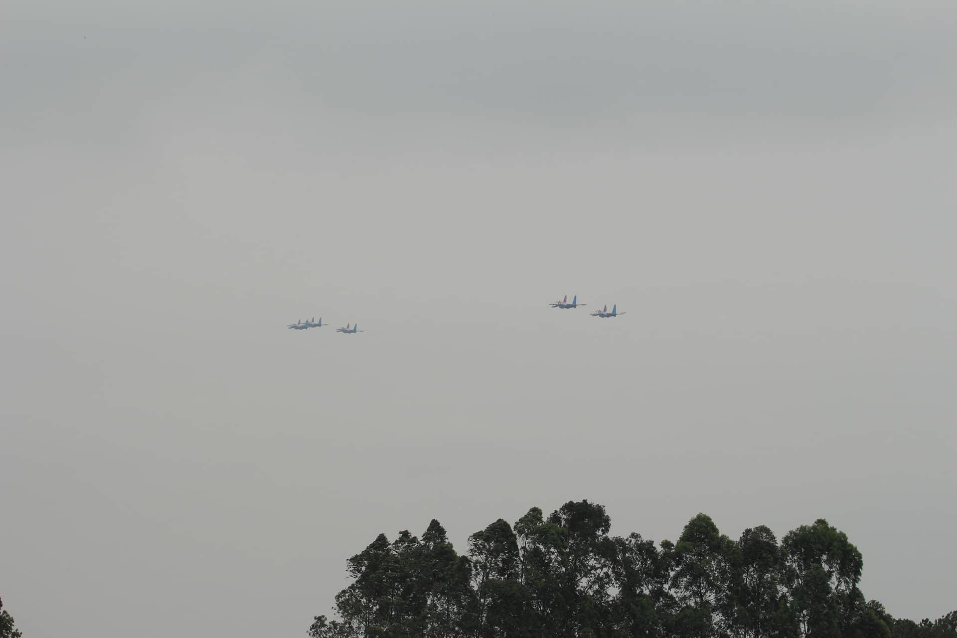 Độc nhất, chưa từng có: Cả 5 tiêm kích Su-30SM cất cánh cùng lúc từ sân bay Nội Bài - Ảnh 11. Độc nhất, chưa từng có: Cả 5 tiêm kích Su-30SM cất cánh cùng lúc từ sân bay Nội Bài - Ảnh 11.