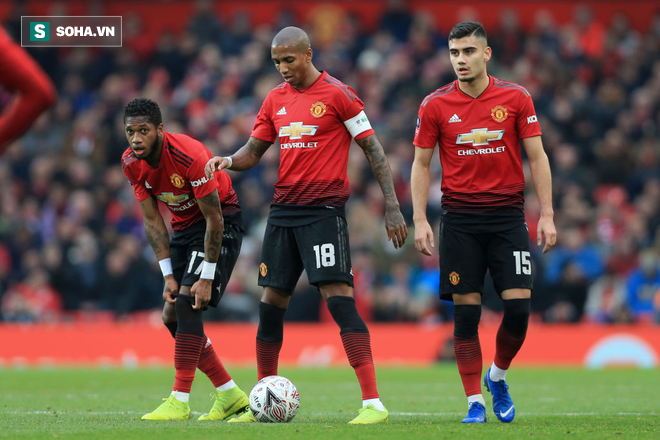 Để khóa chặt người cũ, Man United cần sự xuất thần của con quỷ đỏ dạn dày kinh nghiệm - Ảnh 1. Để khóa chặt người cũ, Man United cần sự xuất thần của con quỷ đỏ dạn dày kinh nghiệm - Ảnh 1.