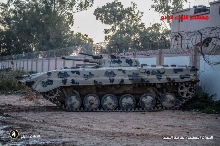 Libya: Quân đội của tướng Haftar chiếm giữ nhiều căn cứ quân sự, Tripoli sắp thất thủ! - Ảnh 8. Libya: Quân đội của tướng Haftar chiếm giữ nhiều căn cứ quân sự, Tripoli sắp thất thủ! - Ảnh 8.