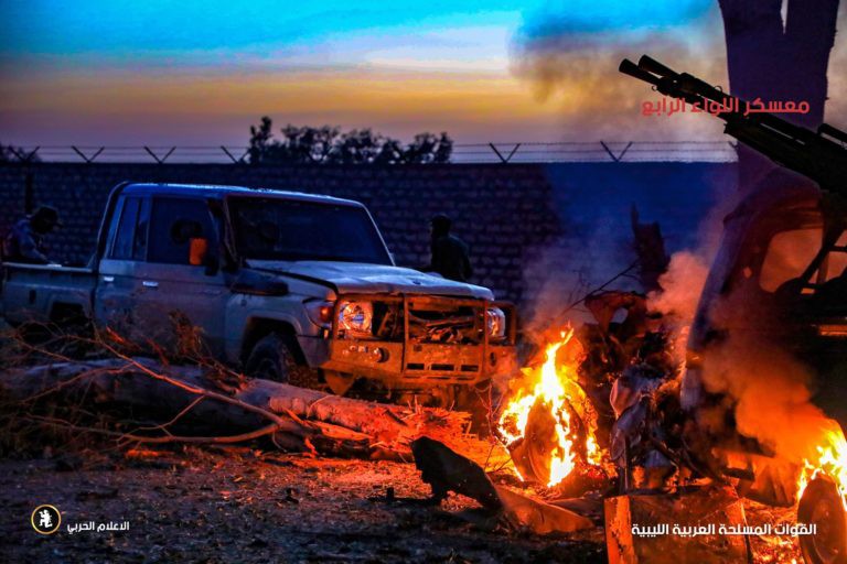 Libya: Quân đội của tướng Haftar chiếm giữ nhiều căn cứ quân sự, Tripoli sắp thất thủ! - Ảnh 4. Libya: Quân đội của tướng Haftar chiếm giữ nhiều căn cứ quân sự, Tripoli sắp thất thủ! - Ảnh 4.
