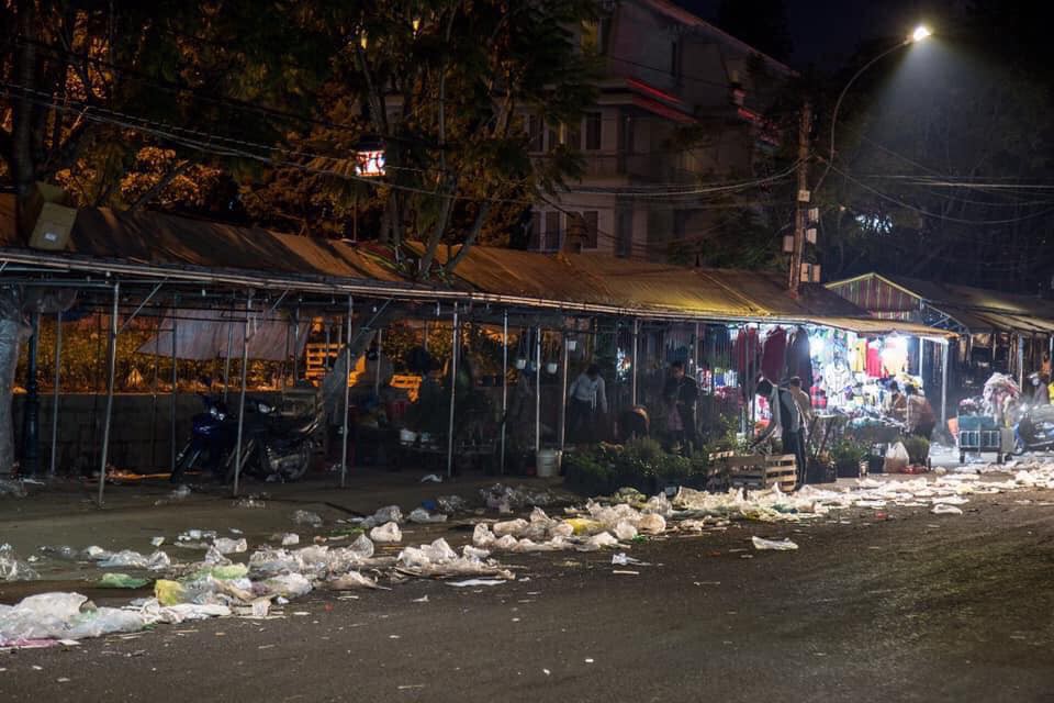 Đà Lạt - thành phố ngàn hoa ngập ngụa rác sau kỳ nghỉ lễ - Ảnh 2. Đà Lạt - thành phố ngàn hoa ngập ngụa rác sau kỳ nghỉ lễ - Ảnh 2.