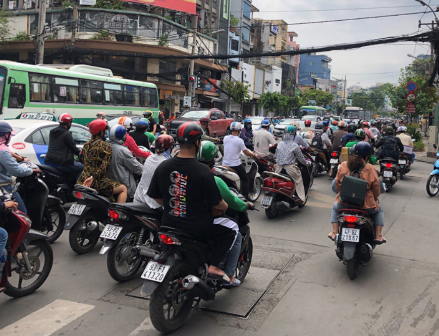 Người dân trở lại Sài Gòn, các nẻo đường ùn ứ kéo dài - Ảnh 3. Người dân trở lại Sài Gòn, các nẻo đường ùn ứ kéo dài - Ảnh 3.