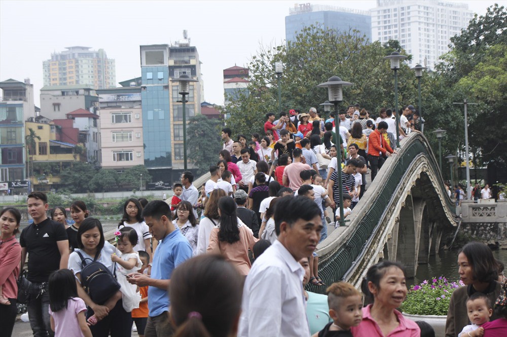 “Biển người” chen chân tại Vườn thú Thủ Lệ trong ngày cuối nghỉ lễ - Ảnh 10. “Biển người” chen chân tại Vườn thú Thủ Lệ trong ngày cuối nghỉ lễ - Ảnh 10.