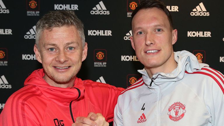 Hàng loạt sao Tây Ban Nha bất mãn, đòi rời Man United vì bị phân biệt đối xử - Ảnh 2. Hàng loạt sao Tây Ban Nha bất mãn, đòi rời Man United vì bị phân biệt đối xử - Ảnh 2.