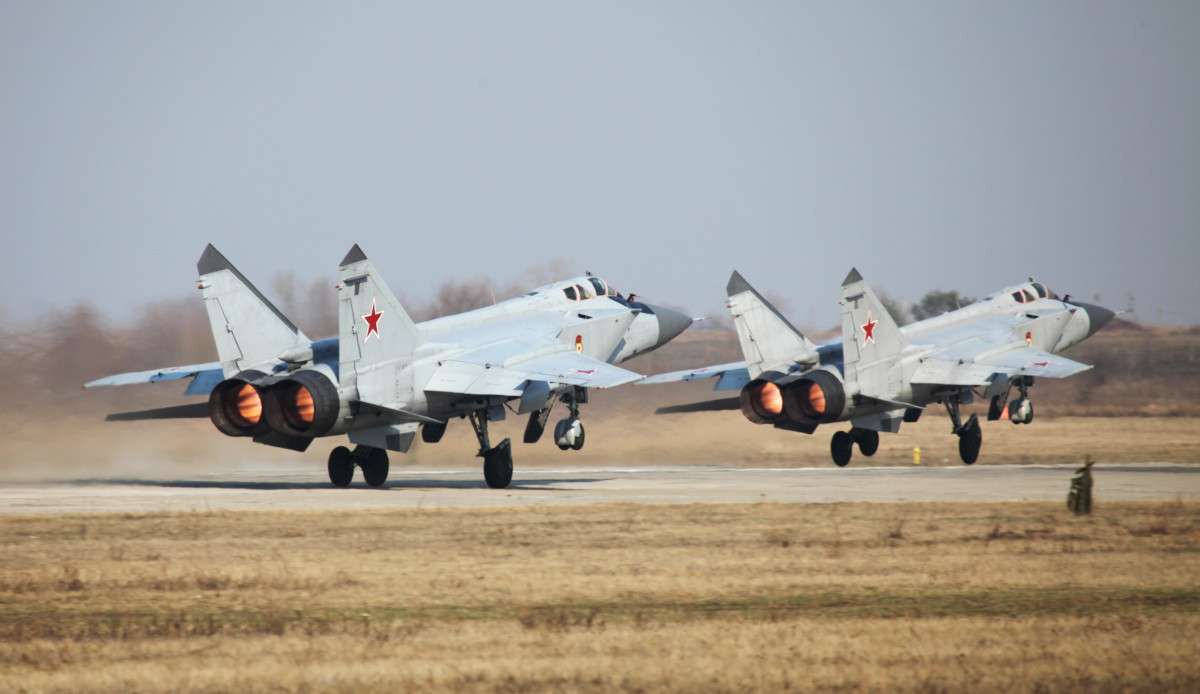 Tiết lộ chấn động: Siêu tiêm kích Nga phóng tên lửa bắn nhau, 1 MiG-31 rơi cùng 2 phi công - Ảnh 1. Tiết lộ chấn động: Siêu tiêm kích Nga phóng tên lửa bắn nhau, 1 MiG-31 rơi cùng 2 phi công - Ảnh 1.