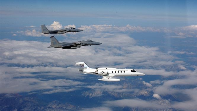 Tổng thống Mỹ được bảo vệ từ trên không ra sao? - Ảnh 1. Tổng thống Mỹ được bảo vệ từ trên không ra sao? - Ảnh 1.