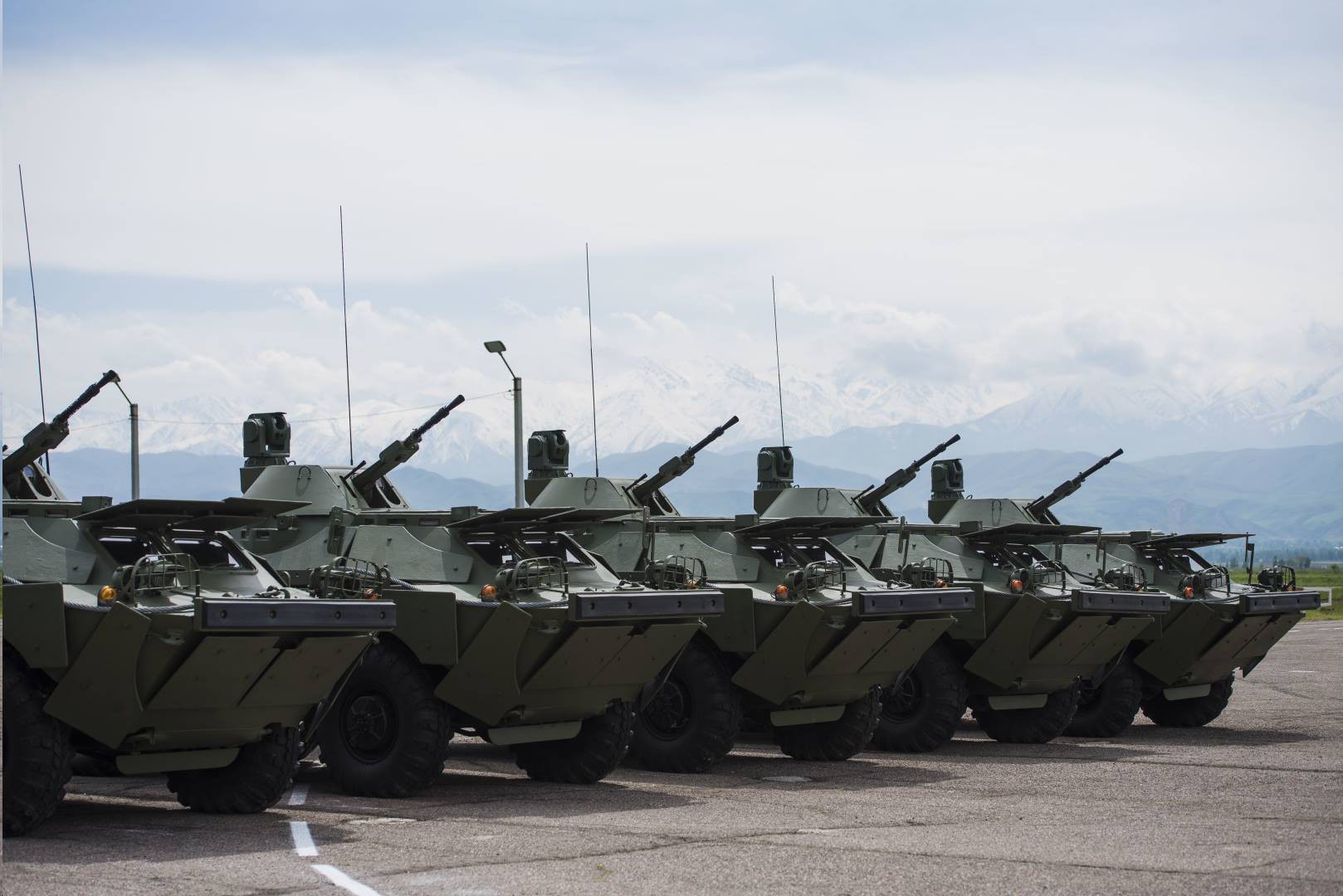 Nga tặng không xe thiết giáp nâng cấp cho quốc gia láng giềng - Ảnh 2. Nga tặng không xe thiết giáp nâng cấp cho quốc gia láng giềng - Ảnh 2.