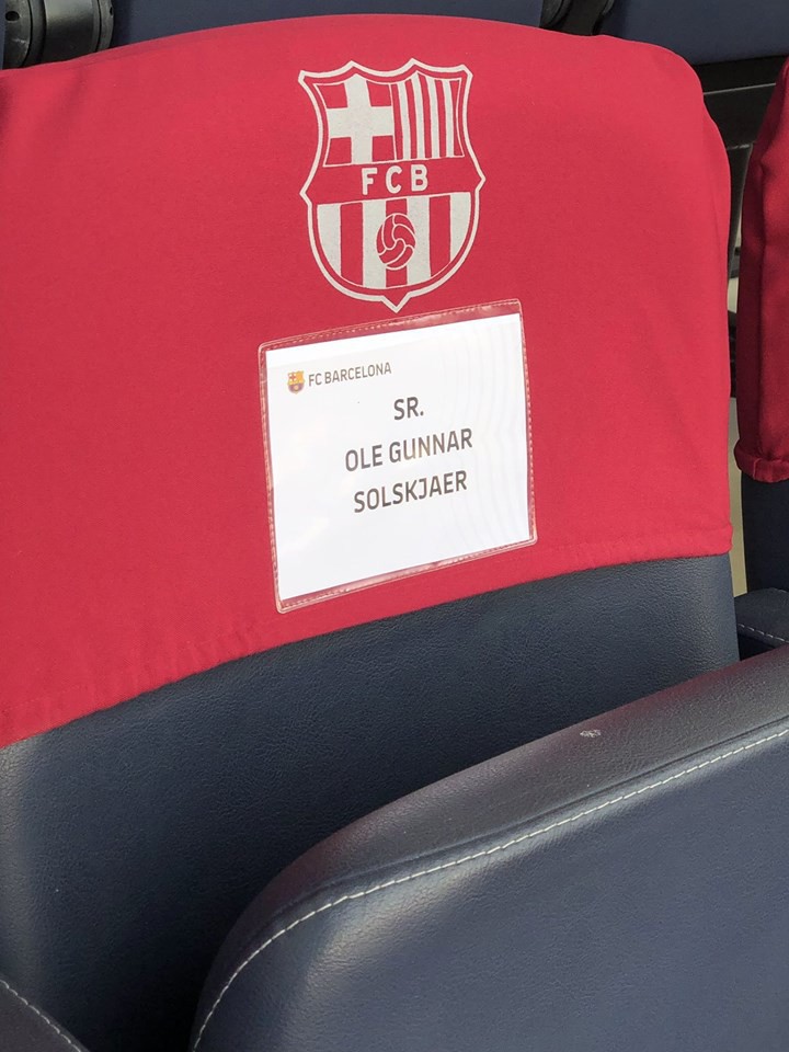 Solskjaer cười sảng khoái khi đi trinh thám Barcelona, fan MU trêu: Chắc đi xem cho vui, Barca đá thế sao chơi - Ảnh 1. Solskjaer cười sảng khoái khi đi trinh thám Barcelona, fan MU trêu: Chắc đi xem cho vui, Barca đá thế sao chơi - Ảnh 1.